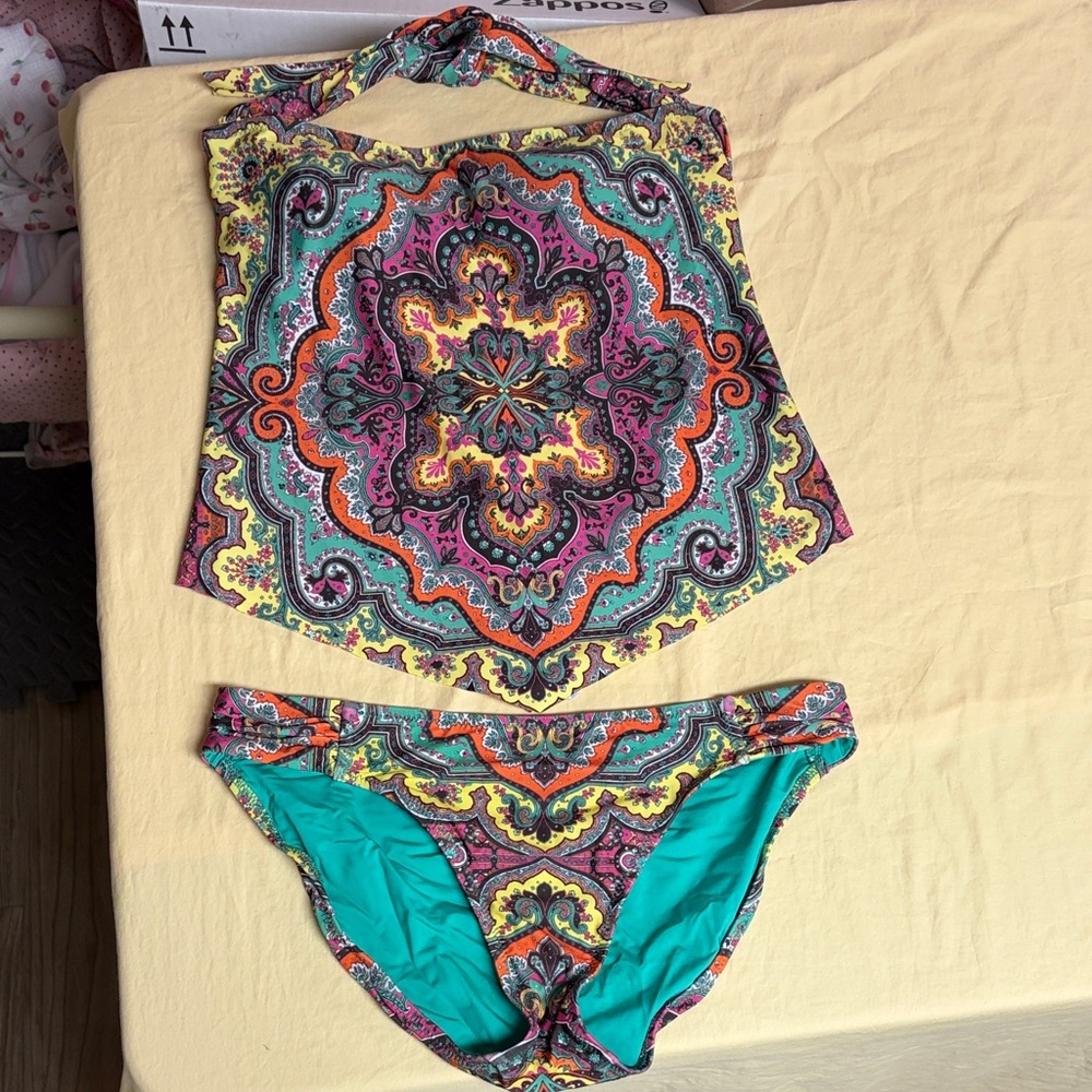 BECCA Multicolor Paisley two piece tankini   (full bottom) w matching coverup